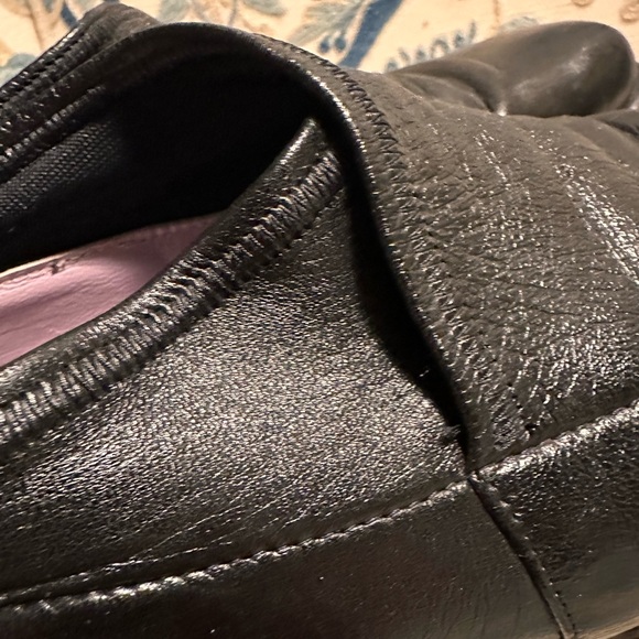 Taryn Rose Slip On Loafer. Size 6 - Picture 4 of 9